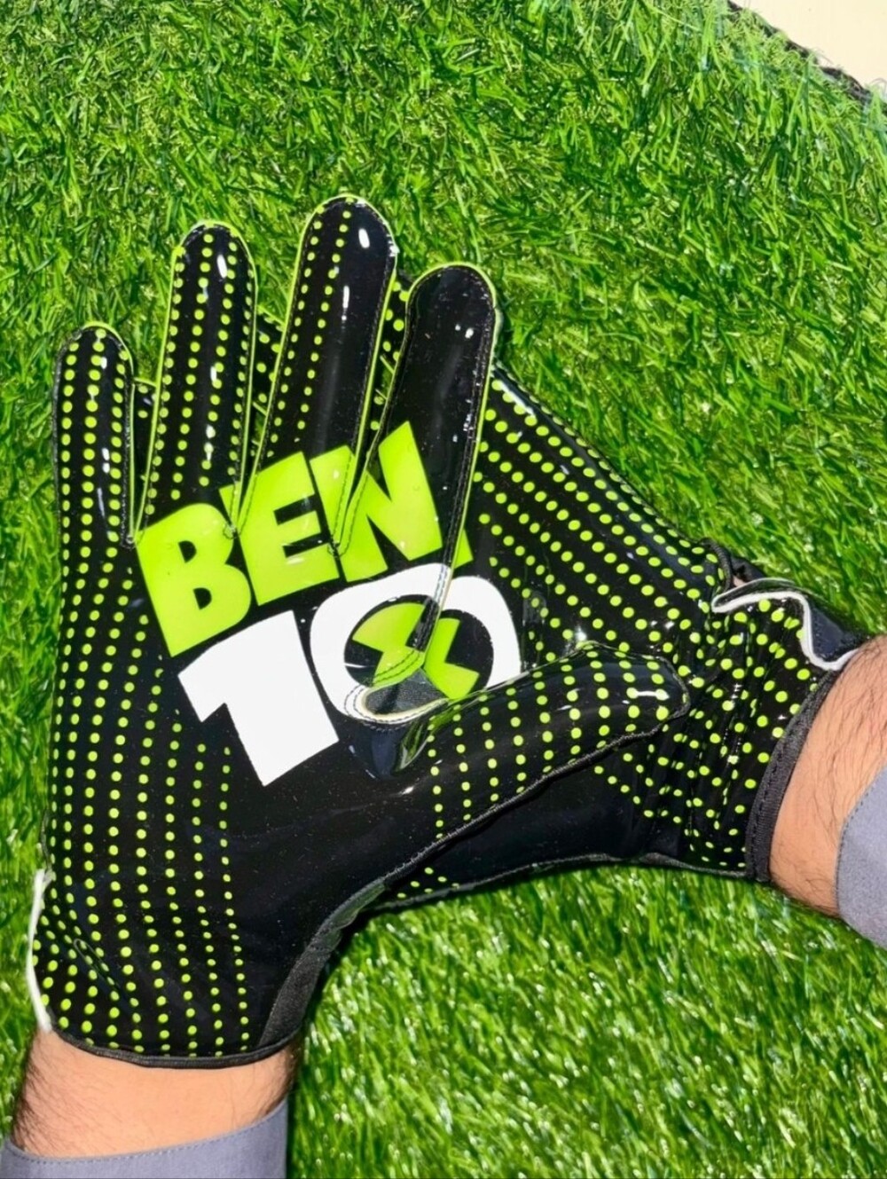 Adult Football Receiver Gloves – Black/Neon Green